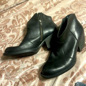 Born size 9.5 leather Chelsea Boot with a heel. Zip up side barely worn